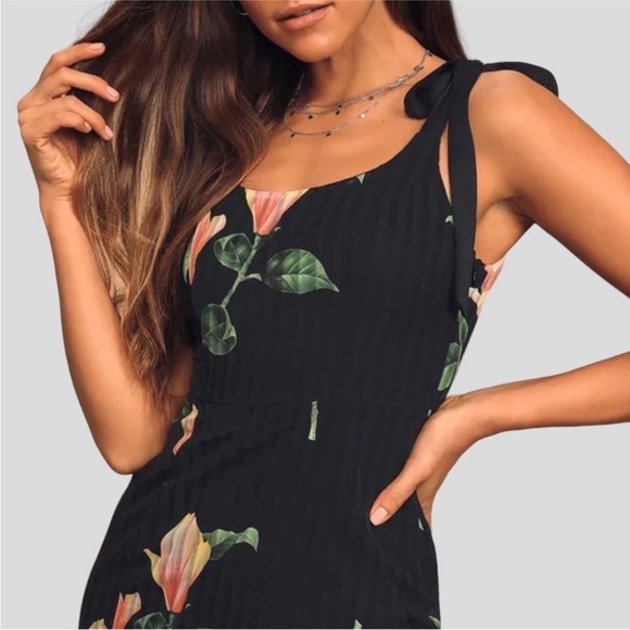 NWT Lulu’s Floral Dress - Picture 3 of 9